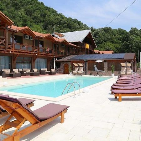 Pensiunea Deian-Clisura Dunarii Moldova Noua Exterior photo